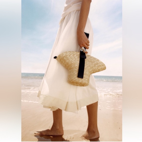 Zara Handbags - 🦋 BLOGGERS FAVORITE 🦋 NWT ZARA RAFFIA BASKET BAG